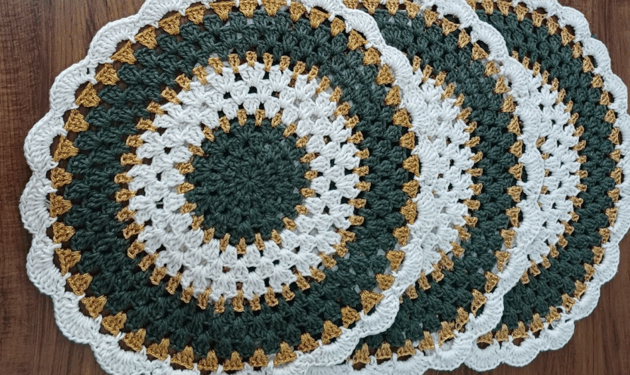 🧶 CROCHET ROUND DOILY / PLACEMAT (Dark Green, White & Gold)✨🧶🌺💖😘